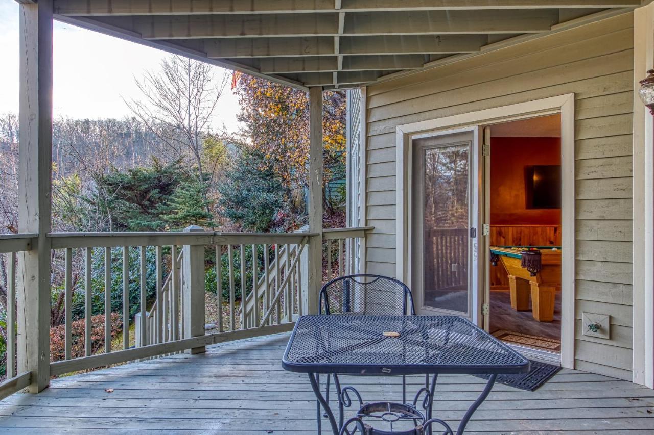 3 Decks, Mtn Views! Tree Tops By Honeybearcabins - Luxury Rain Showers, 3 King Suites, Xl Hottub, Fireplace, Bear Sightings Gatlinburg Luaran gambar