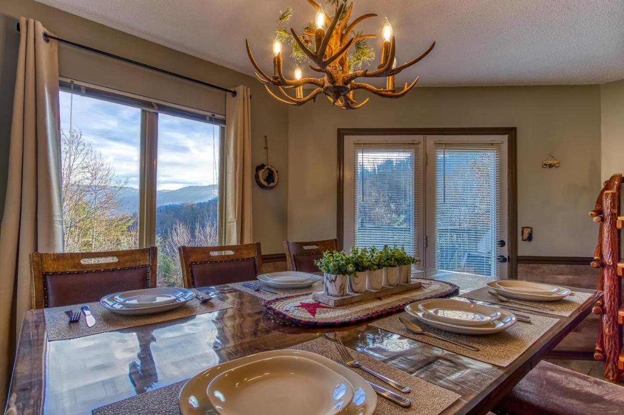 3 Decks, Mtn Views! Tree Tops By Honeybearcabins - Luxury Rain Showers, 3 King Suites, Xl Hottub, Fireplace, Bear Sightings Gatlinburg Luaran gambar