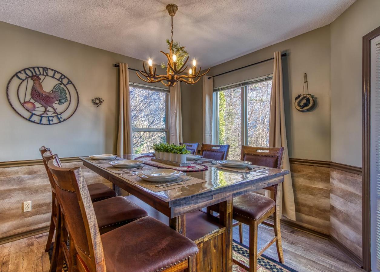 3 Decks, Mtn Views! Tree Tops By Honeybearcabins - Luxury Rain Showers, 3 King Suites, Xl Hottub, Fireplace, Bear Sightings Gatlinburg Luaran gambar