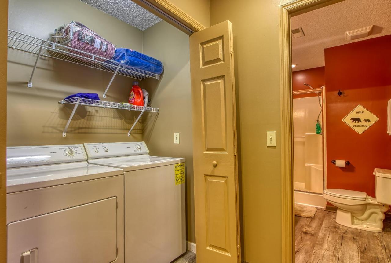 3 Decks, Mtn Views! Tree Tops By Honeybearcabins - Luxury Rain Showers, 3 King Suites, Xl Hottub, Fireplace, Bear Sightings Gatlinburg Luaran gambar
