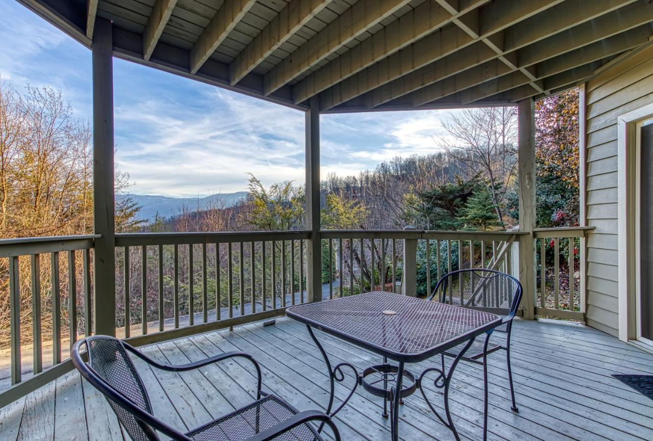 3 Decks, Mtn Views! Tree Tops By Honeybearcabins - Luxury Rain Showers, 3 King Suites, Xl Hottub, Fireplace, Bear Sightings Gatlinburg Luaran gambar