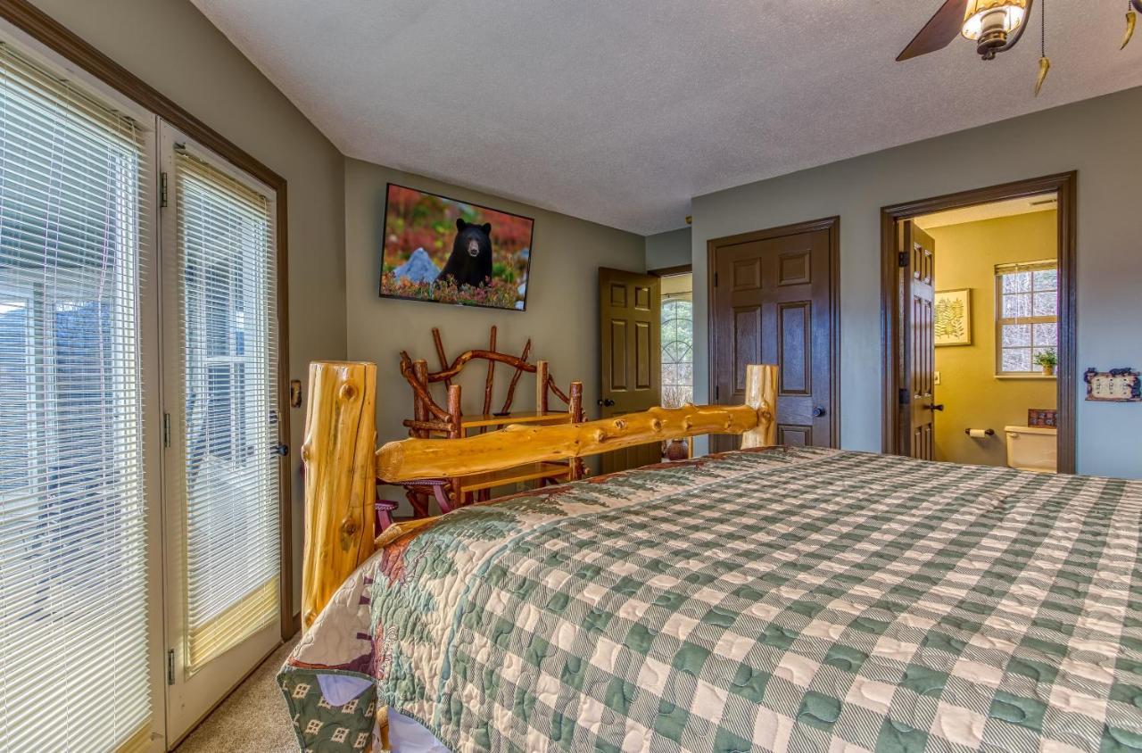 3 Decks, Mtn Views! Tree Tops By Honeybearcabins - Luxury Rain Showers, 3 King Suites, Xl Hottub, Fireplace, Bear Sightings Gatlinburg Luaran gambar
