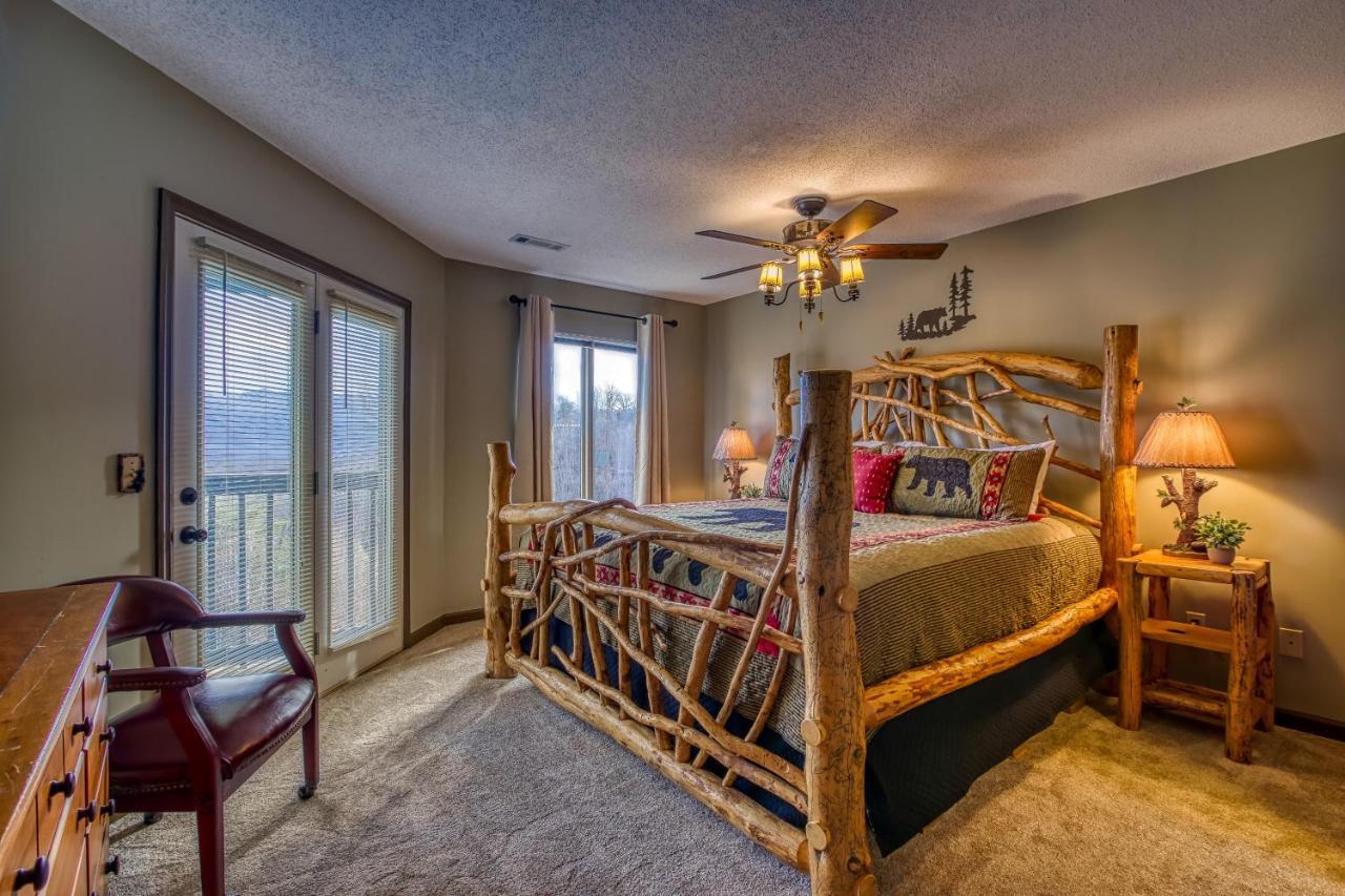 3 Decks, Mtn Views! Tree Tops By Honeybearcabins - Luxury Rain Showers, 3 King Suites, Xl Hottub, Fireplace, Bear Sightings Gatlinburg Luaran gambar