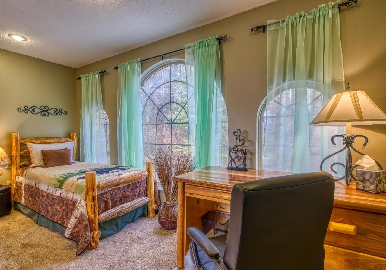 3 Decks, Mtn Views! Tree Tops By Honeybearcabins - Luxury Rain Showers, 3 King Suites, Xl Hottub, Fireplace, Bear Sightings Gatlinburg Luaran gambar