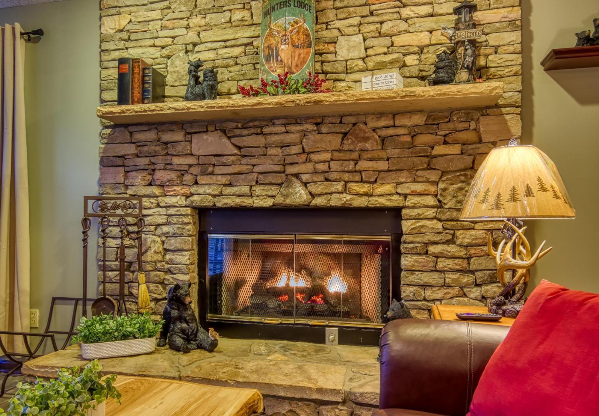 3 Decks, Mtn Views! Tree Tops By Honeybearcabins - Luxury Rain Showers, 3 King Suites, Xl Hottub, Fireplace, Bear Sightings Gatlinburg Luaran gambar